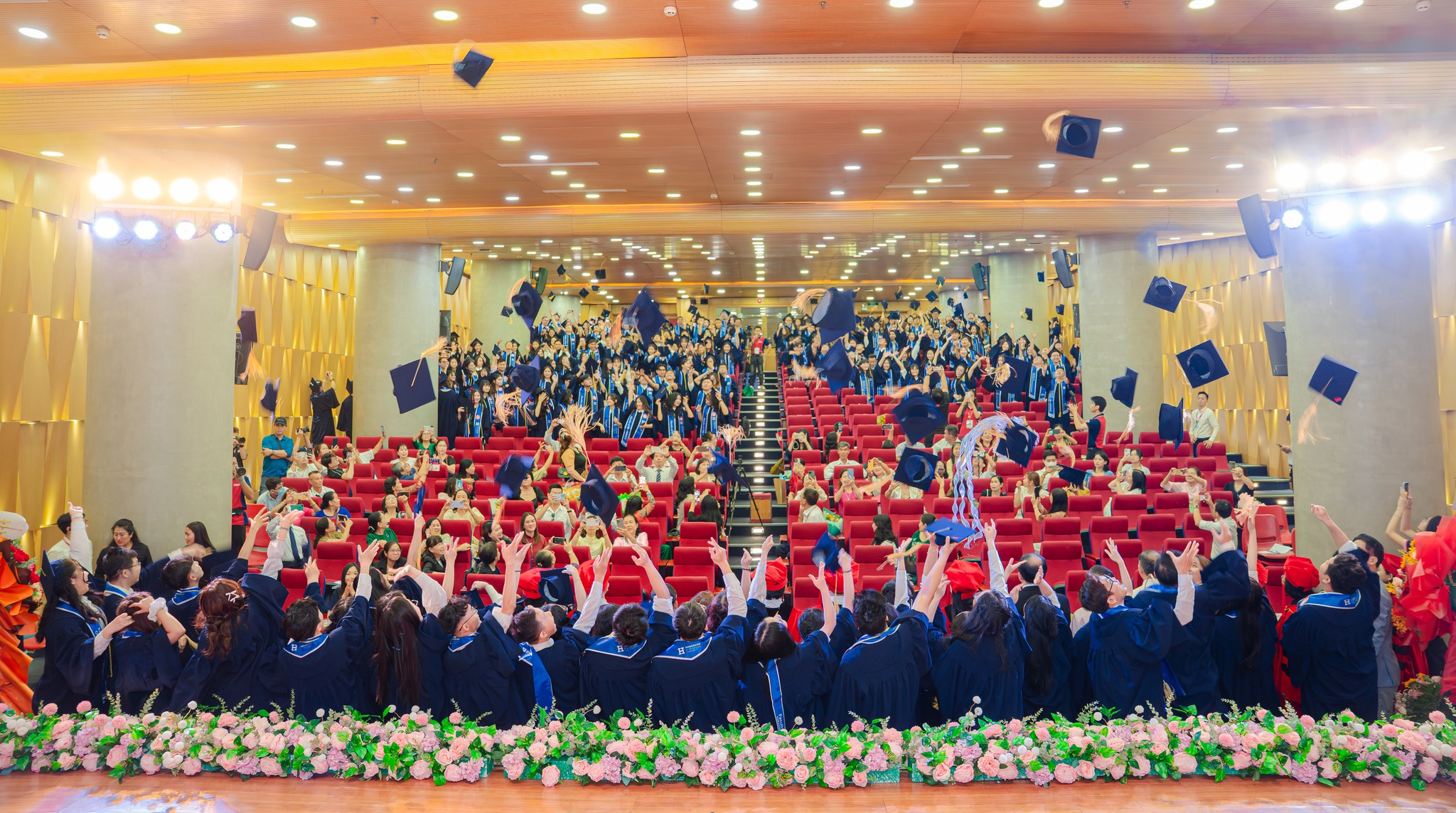 Tốt nghiệp